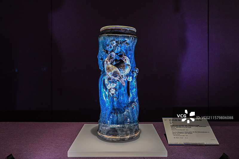 中国澳门艺术博物馆展出的石湾陶瓷文物图片素材