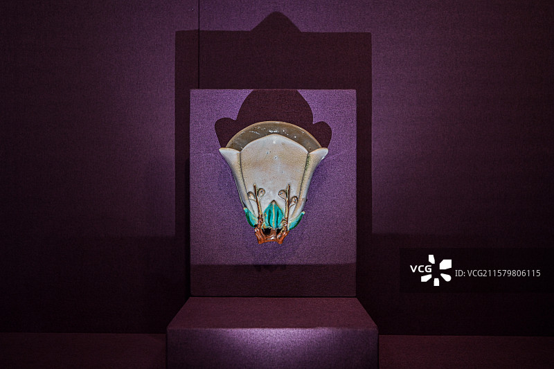 中国澳门艺术博物馆展出的石湾陶瓷文物图片素材