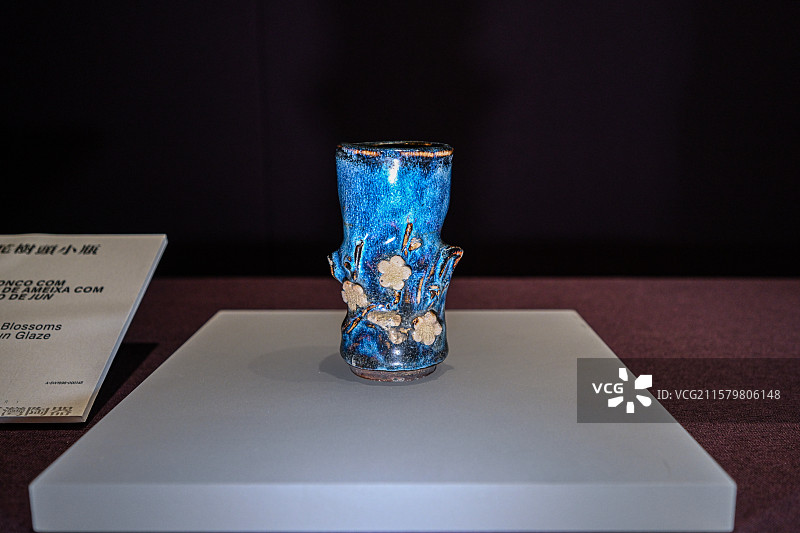 中国澳门艺术博物馆展出的石湾陶瓷文物图片素材