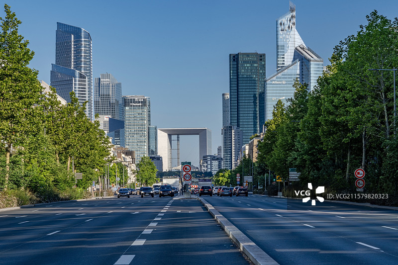 拉德芳斯（法语：La Défense），是法国巴黎都会区首要的中心商务区，位于巴黎城西的上塞纳省图片素材