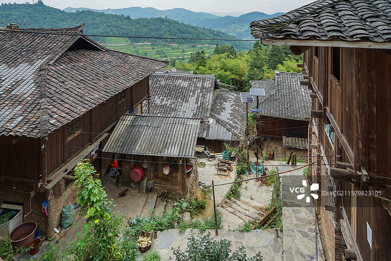 贵州黔东南，岜沙苗寨，山区与寨子风光图片素材