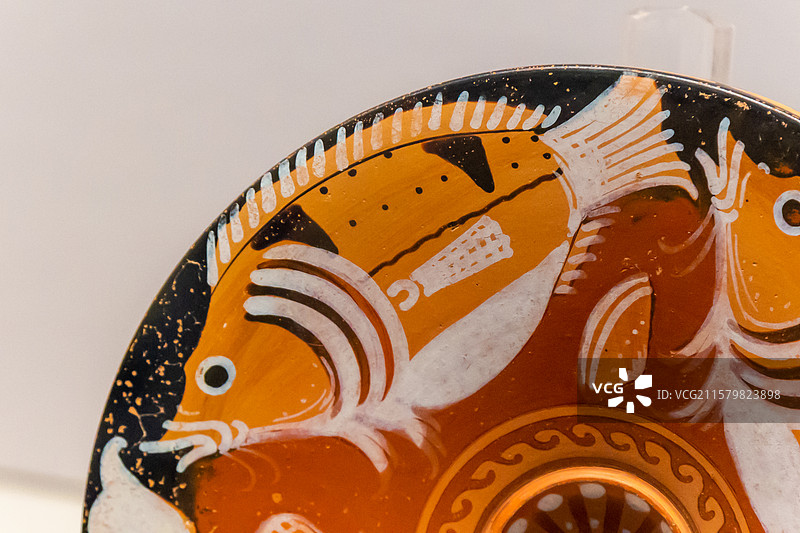 古希腊雅典丨阿普利亚式红绘鱼盘图片素材