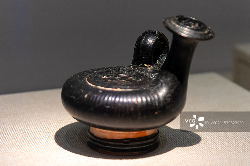 古希腊雅典丨浮雕黑釉壶图片素材