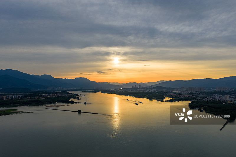 福州闽江乌龙江分水岭夕阳落日晚霞蓝调时刻绝美天空图片素材