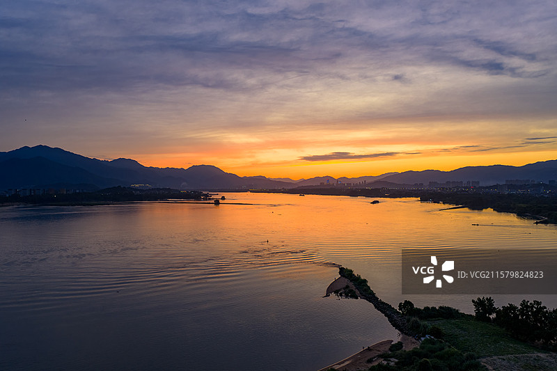 福州闽江乌龙江分水岭夕阳落日晚霞蓝调时刻绝美天空图片素材