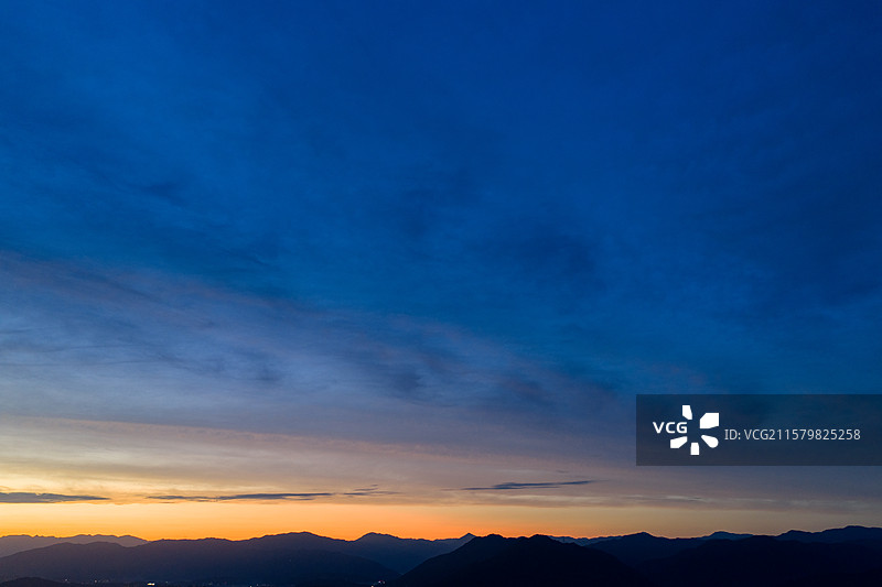 福州闽江乌龙江分水岭夕阳落日晚霞蓝调时刻绝美天空图片素材