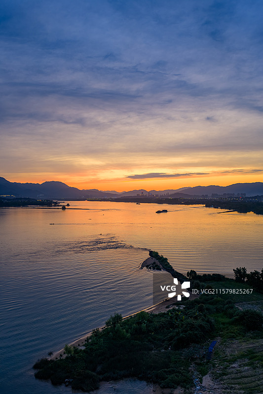 福州闽江乌龙江分水岭夕阳落日晚霞蓝调时刻绝美天空图片素材