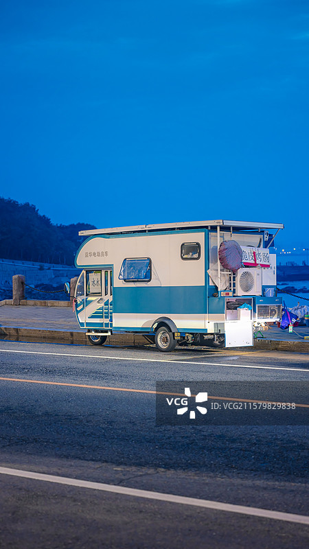 烟台海边的贩卖部图片素材