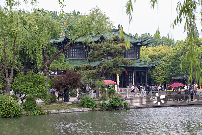 扬州瘦西湖熙春台与中式传统建筑图片素材