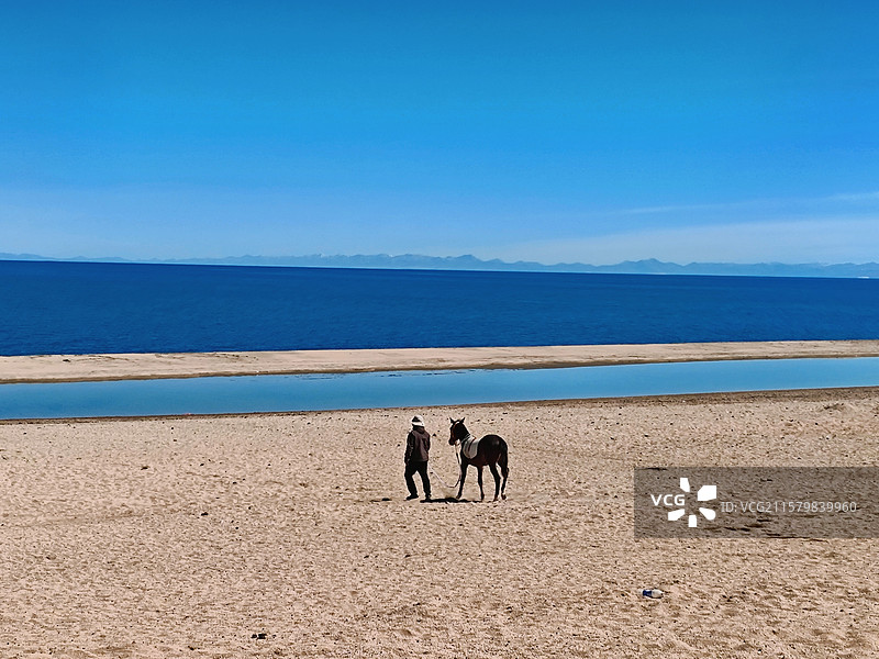 骑马青海湖图片素材
