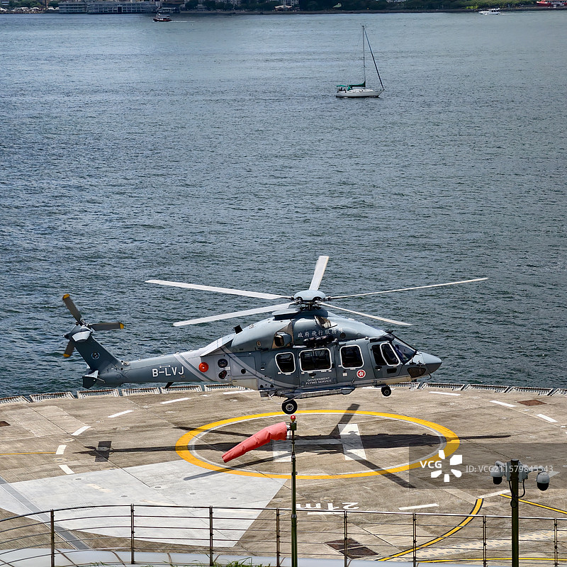 直升机起飞特写镜头图片素材