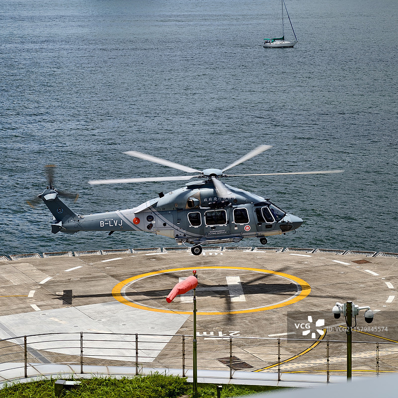 直升机起飞特写镜头图片素材