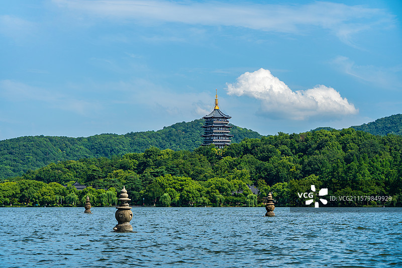 西湖雷峰塔的诗意画卷图片素材