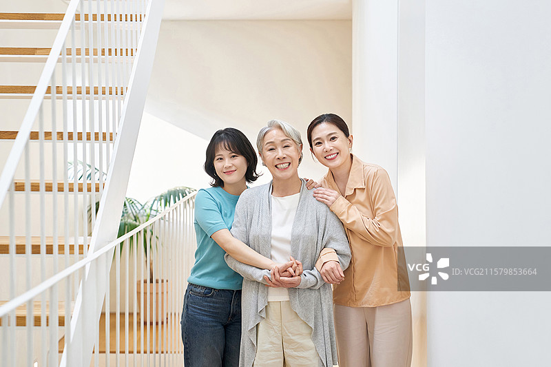 家庭月，家庭，家，团聚，幸福，银色生活，欢笑，明亮的表情图片素材