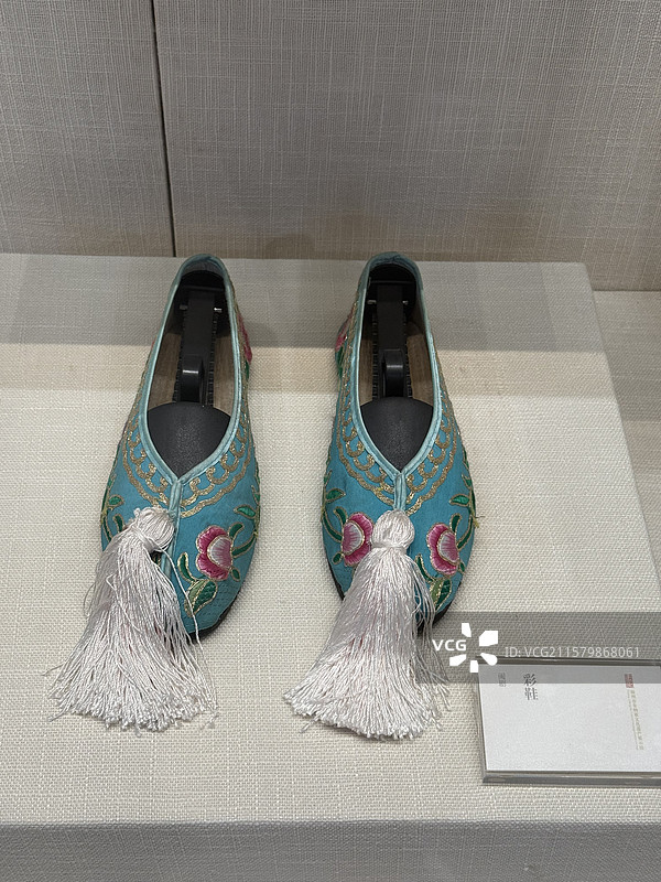 云头鞋和彩鞋图片素材