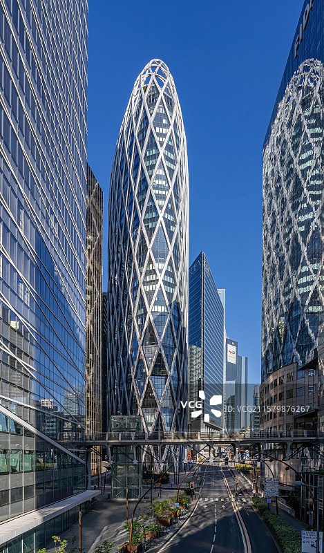 拉德芳斯（法语：La Défense），是法国巴黎都会区首要的中心商务区，位于巴黎城西的上塞纳省图片素材