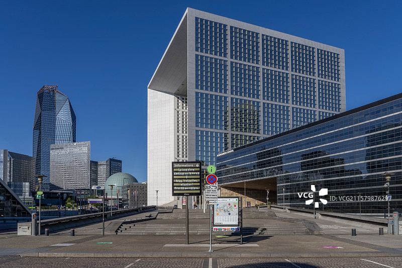 拉德芳斯（法语：La Défense），是法国巴黎都会区首要的中心商务区，位于巴黎城西的上塞纳省图片素材