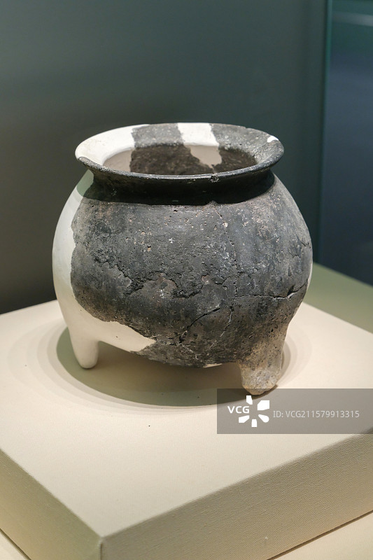 黑陶鼎 新石器时代 油子岭文化 澧县鸡叫城遗址出土 中国国家博物馆“古代中国陈列”图片素材