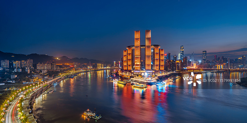 中国重庆朝天门码头南滨路城市天际线高视角夜景风光图片素材