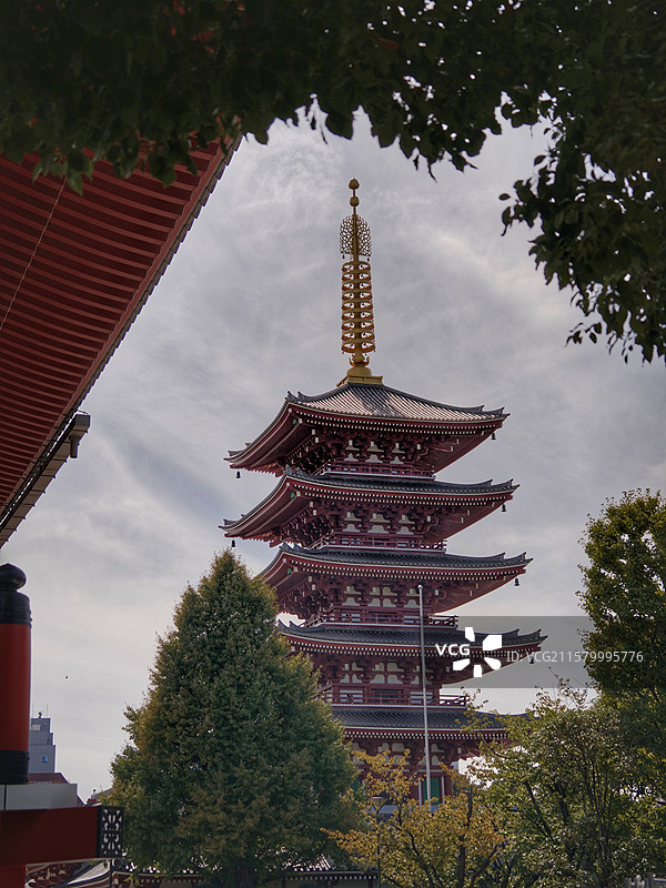 东京浅草寺，都内最古老寺院，始建于 628 年，雷门壮观，仲见世街热闹，五重塔耸立，尽显江户风情与佛图片素材