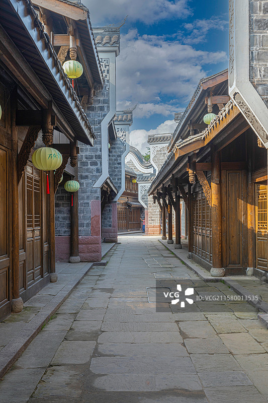 宜宾李庄古镇街景石板路映衬古建筑图片素材