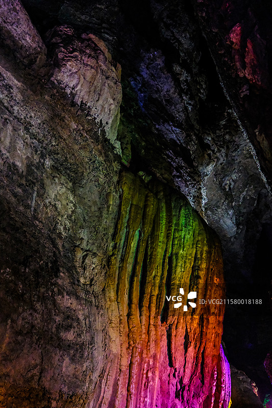 中国贵州省贵阳市开阳县香火岩风景名胜区，香火岩景区，吐云洞，南贡河，喀斯特溶洞风光图片素材