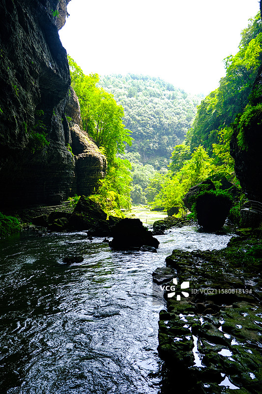 中国贵州省贵阳市开阳县香火岩风景名胜区，香火岩景区，吐云洞，南贡河，喀斯特溶洞风光图片素材