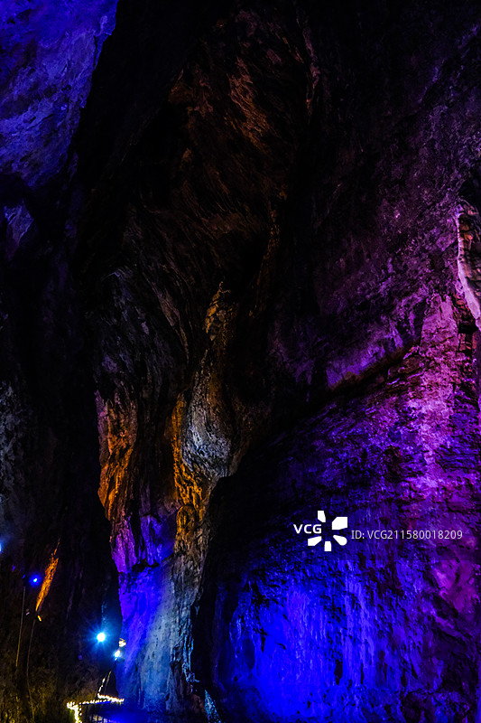 中国贵州省贵阳市开阳县香火岩风景名胜区，香火岩景区，吐云洞，南贡河，喀斯特溶洞风光图片素材