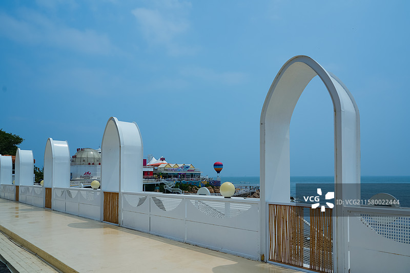 河北省秦皇岛市北戴河区碧螺塔海上酒吧公园图片素材
