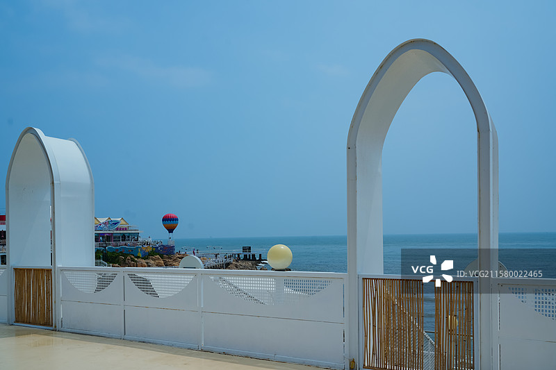 河北省秦皇岛市北戴河区碧螺塔海上酒吧公园图片素材