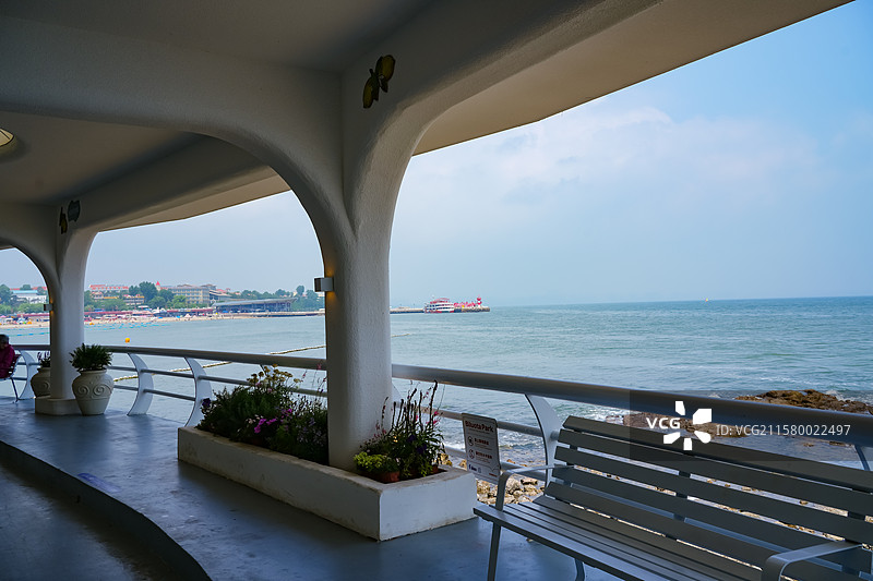 夏季北戴河海滨风光  河北省秦皇岛市北戴河区碧螺塔海上酒吧公园图片素材
