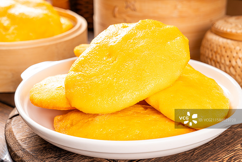 东北农家菜玉米面饼子图片素材