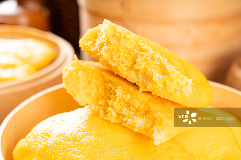 东北农家菜玉米面饼子图片素材