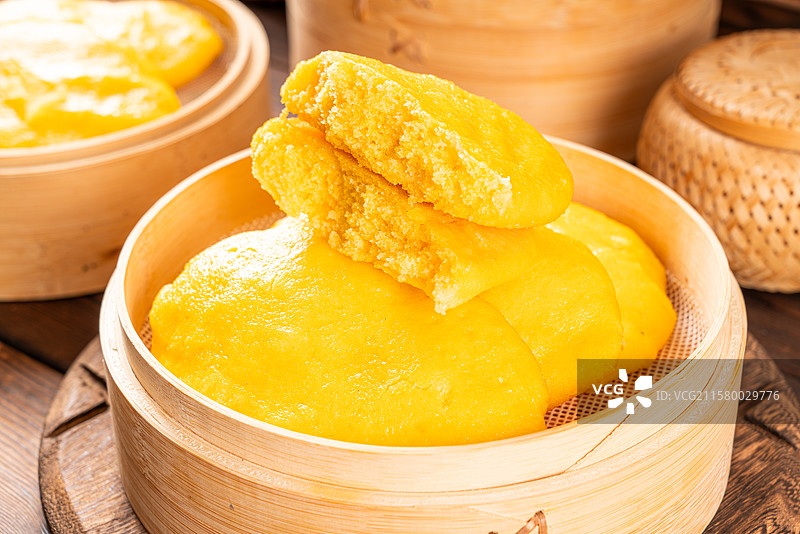 东北农家菜玉米面饼子图片素材