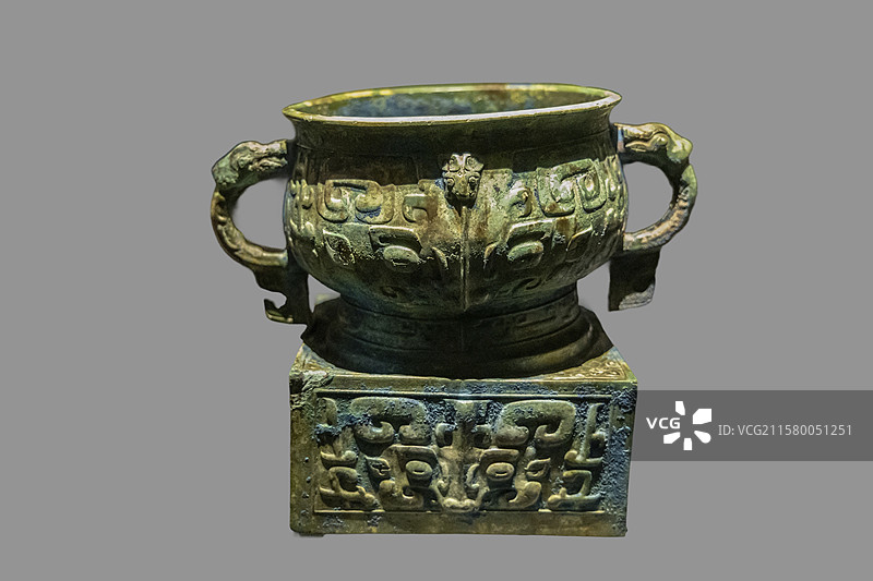 湖北省博物馆“考古揭秘的曾国”展：兽面纹方座铜簋（西周早期，2013年随州叶家山墓地126号墓出土）图片素材