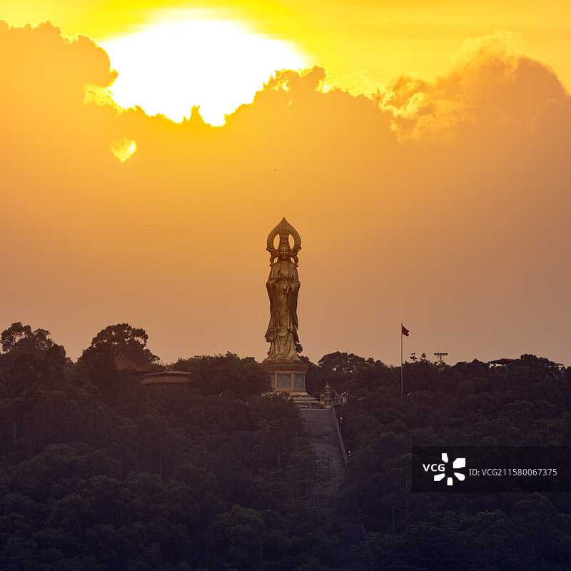 广州番禺莲花山风景区的观音像景观图片素材