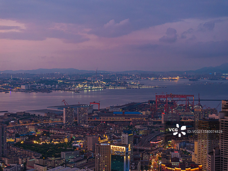 中国石油大连石化停工后的夜晚图片素材