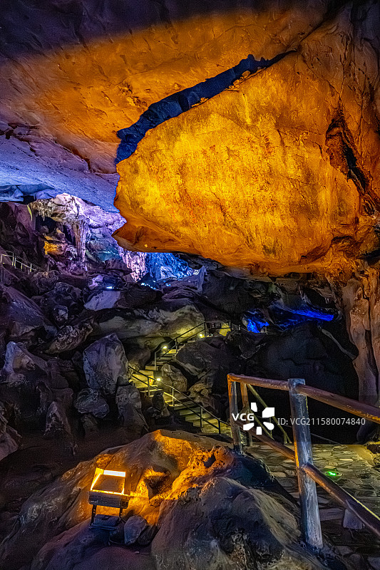 玉华洞 溪源洞文豪肖像 石钟题刻 喀斯特地貌溶洞 福建三明将乐县玉华古洞风景名胜图片素材