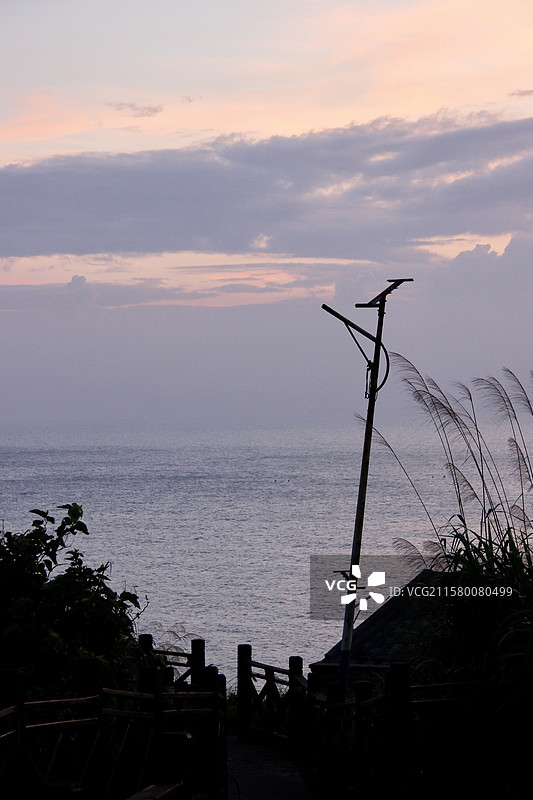 夏天霞浦北礵岛日落晚霞大海边芦苇自然风景图片素材