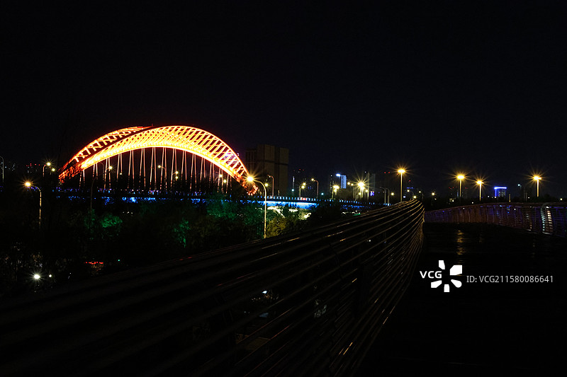 伊通河大桥，飞虹桥，夜景，长春南溪湿地公园图片素材