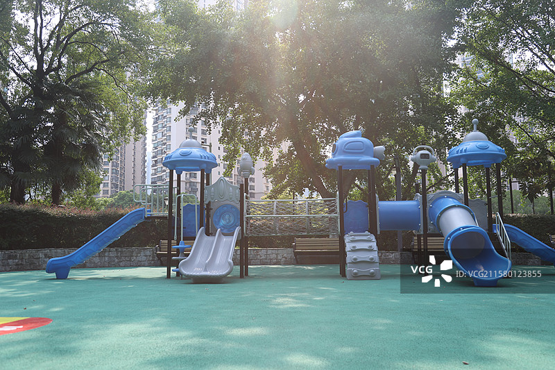 儿童滑滑梯图片素材