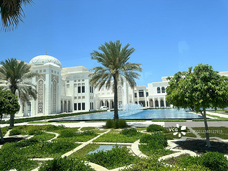 阿布扎比总统府全貌，官方会议场所，建筑风貌宏伟壮丽典雅图片素材
