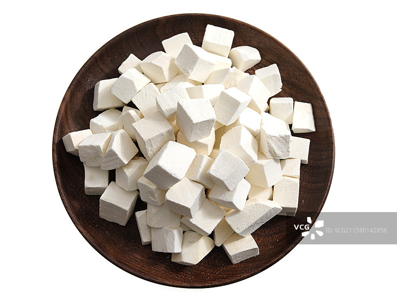 一盘中国传统中医中草药白茯苓特写的白底图图片素材