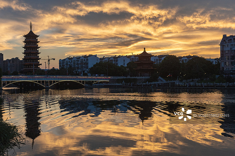 江苏泰州市凤城河望海楼景区夜景图片素材