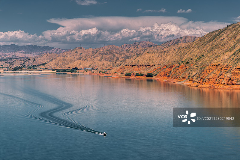 高峡出平湖----刘家峡水库风光图片素材