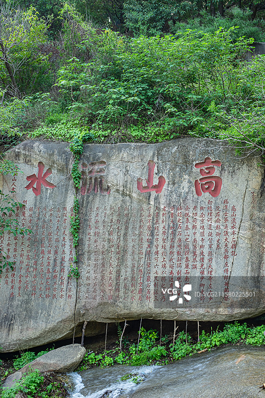 中国非都市风光拍摄主题，山东泰安国内著名景点泰山风景区，经石峪高山流水摩崖石刻，户外白昼无人图像摄影图片素材