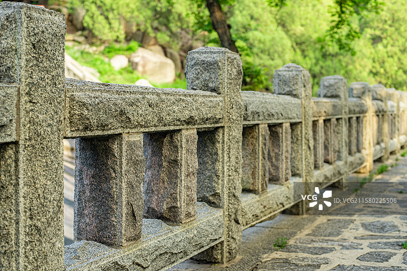中国非都市风光拍摄主题，山东省泰安市国内著名景点泰山风景区，经石峪的大理石石桥，户外白昼无人图像摄影图片素材