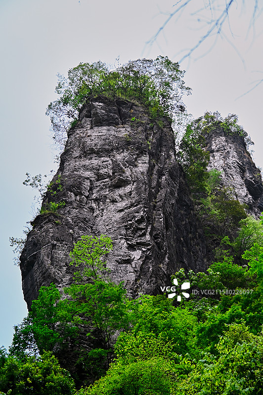 矮寨奇观旅游区德夯大峡谷山上岩石仰天俯视图片素材
