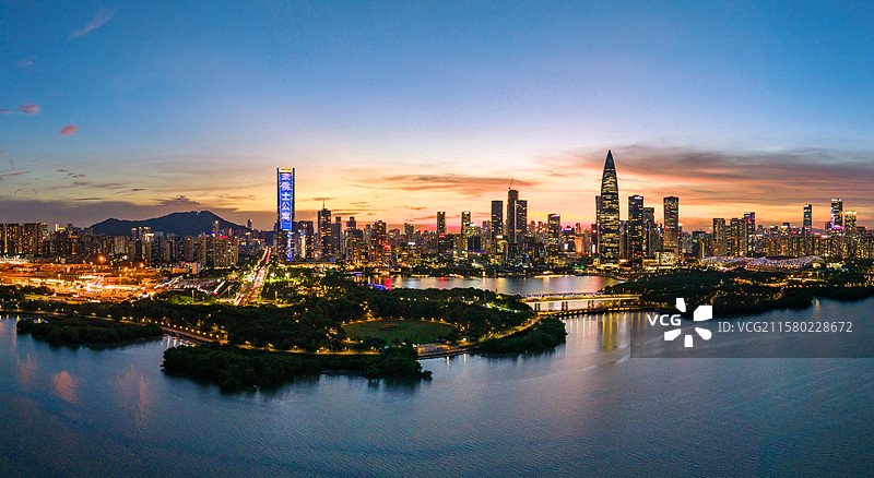 航拍深圳湾城市日落晚霞城市风光图片素材