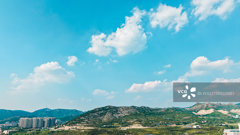 动漫风格蓝天白云图片素材